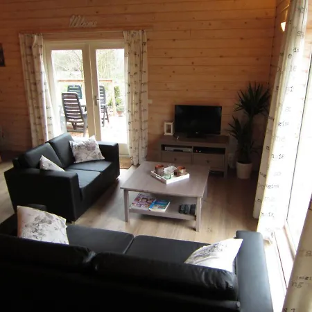Cozy Chalet In Oignies-en-thierache With Sauna 瓦涅