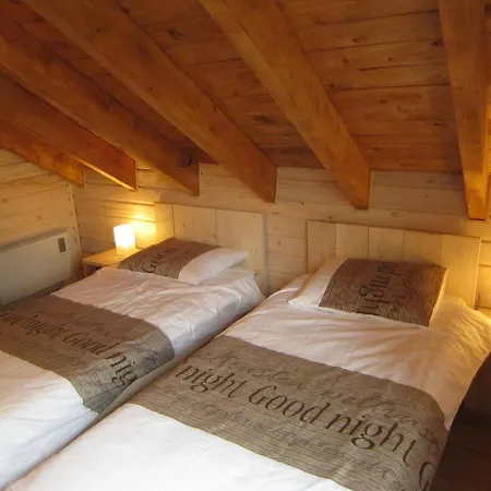 Cozy Chalet In Oignies-en-thierache With Sauna 木屋 瓦涅